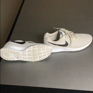 Casual Cream Nike shoes